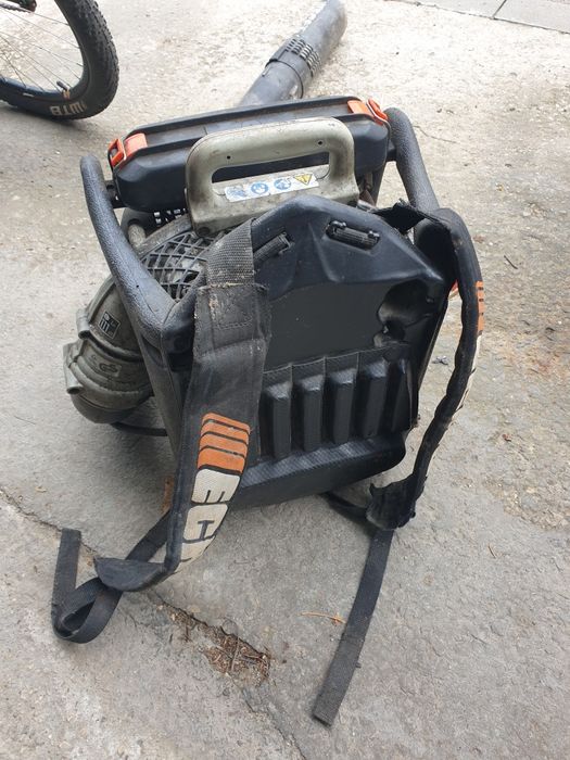 Бензинова духалка тип раница моторна метла като щил stihl