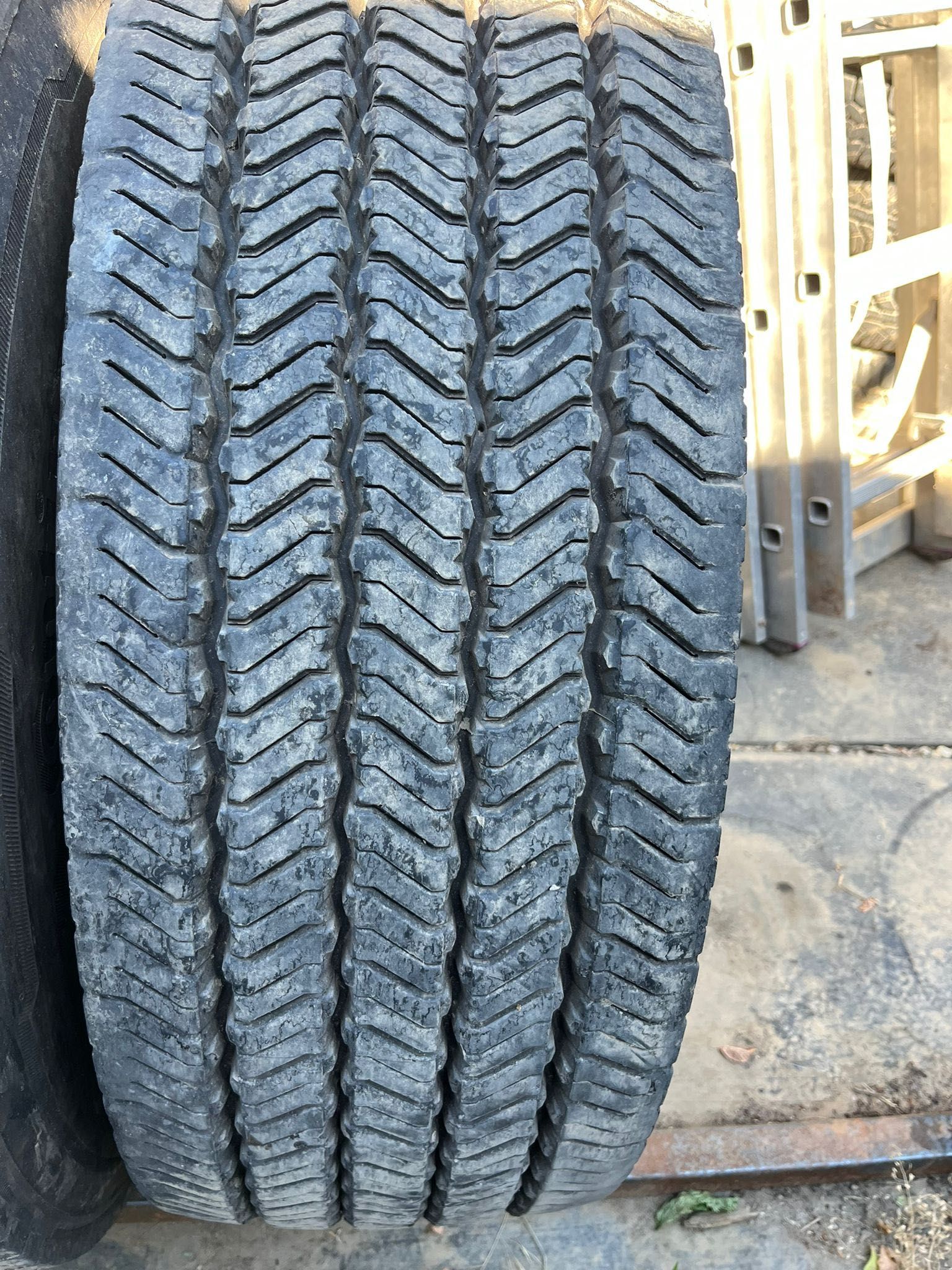 285/70 r19,5 ptr directie 2 buc ca noi Continental