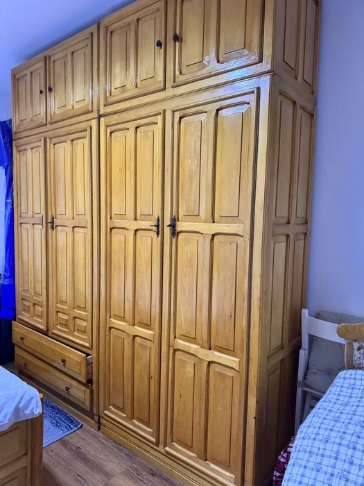 Vând sifonier cu 2 comode incluse