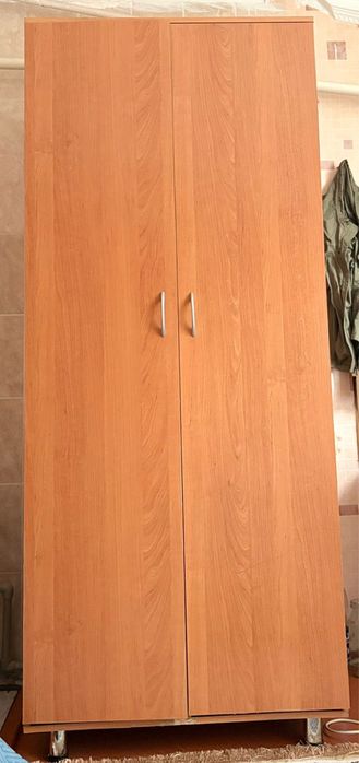 Продам шкаф и стол