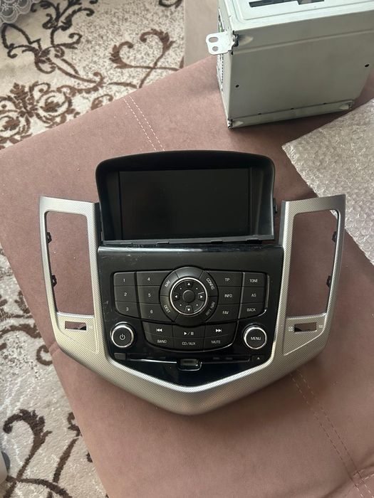 Продам магнитолы оригинал CHEVROLET KRUZE 2012 в идеальном состоянии