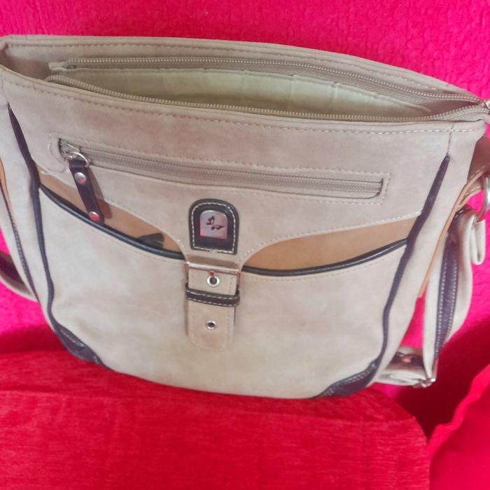 Vînd,3 poșete,stare perfecta și încăpătoare..