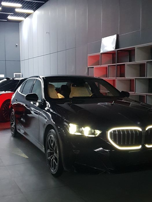 BMW i5 eDrive 40L. EV-elektro.2025