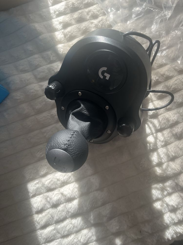 Продавам скоростен лост/shifter за g29/920/923 в перфектно състояние