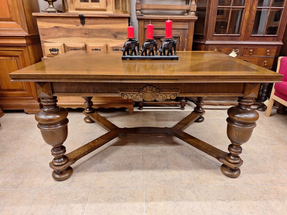 УНИКАТ! Маса за трапезария с богата дърворезба