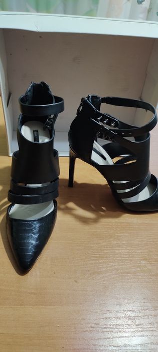 Продам модельные черные  кожаные туфли