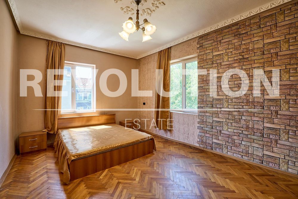 Дава се под наем Двустаен апартамент в Пловдив, Център - 80 кв.м за 357 € - Снимка #3