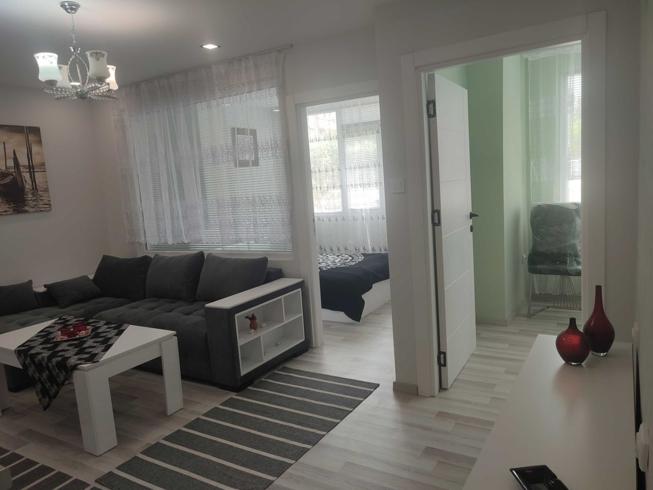 Продава се Двустаен апартамент в Търговище, Център - 44 кв.м за 1797 €/кв.м - Снимка #1