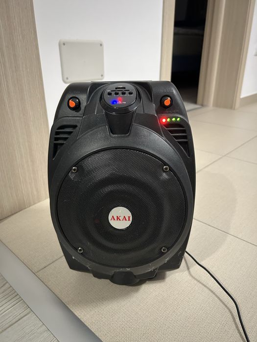 Boxa audio Akai cu microfon