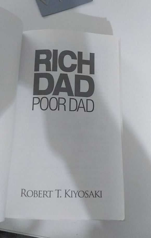 Rich dad Poor dad -- Original Carte/Limba Engleza