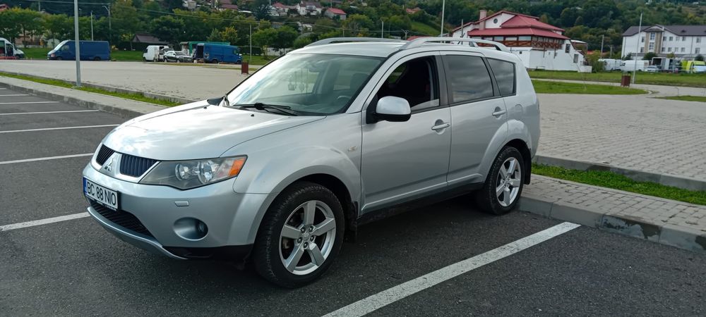 Mitsubishi outlander 4x4 , 7 locuri