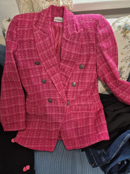 Розово  сако в актуален цвят