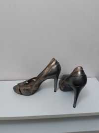 Шикарные итальянские туфли, кожаные на скрытой платформе. Р.39