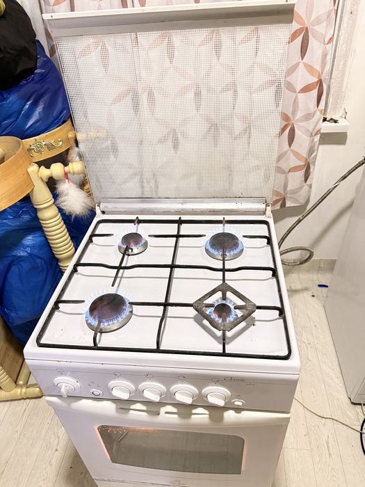 Продам газ плиту  с доставкой отлично работает