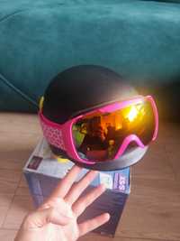 Детска каска и очила за ски или сноуборд