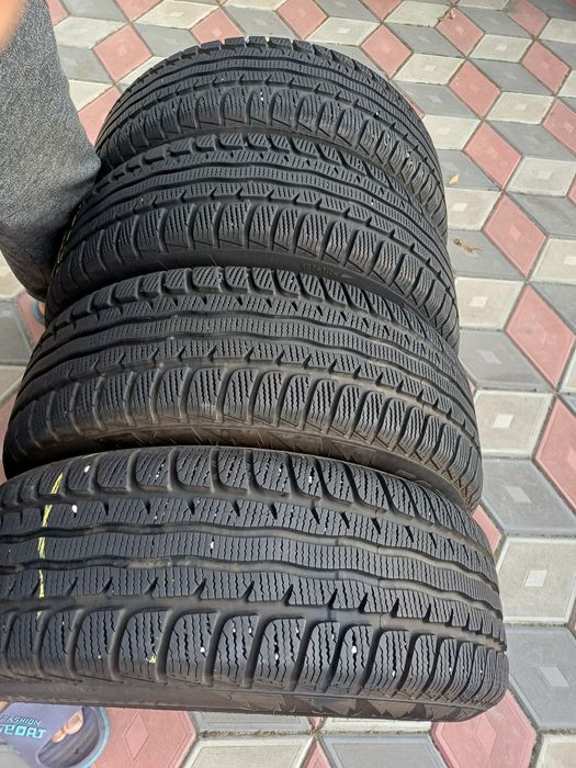 Vând 4 anvelope de iarna 205 60 r16 FORMULA by PIRELLI foarte bune
