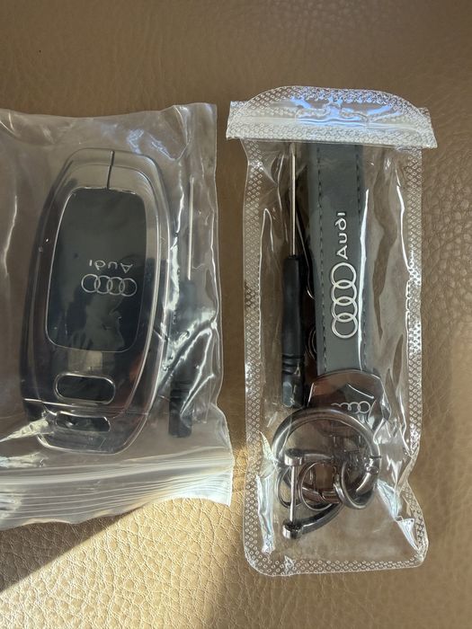 Кейс и ключодържател за Audi
