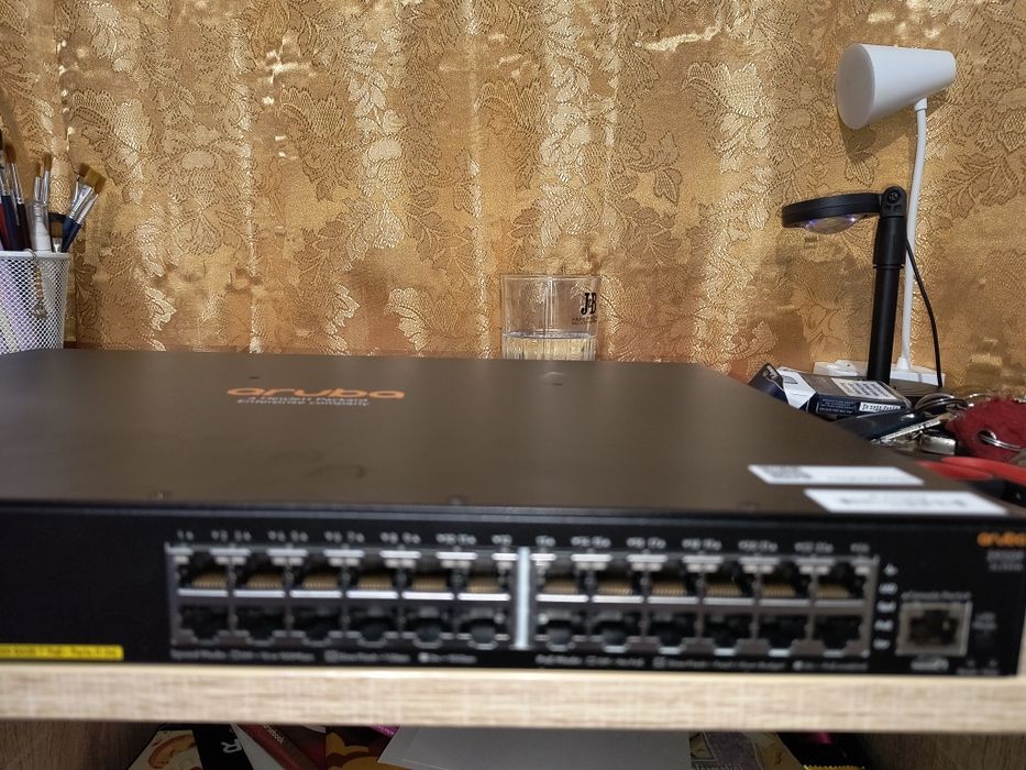 Switch aruba 24 porturi