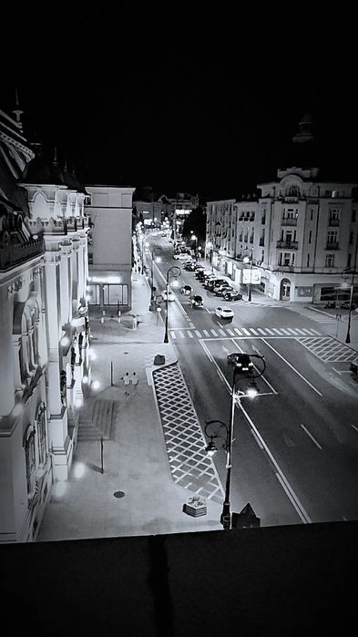 Vând apartament ultracentral două  camere  semidecomandat.