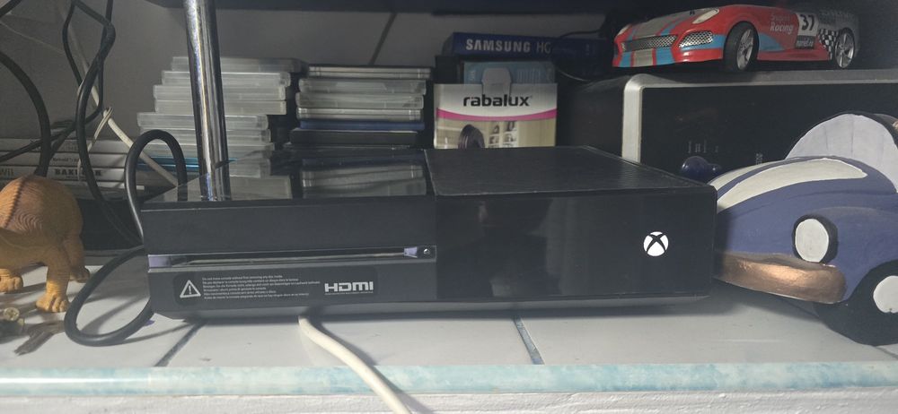 Vând xbox one 512gb