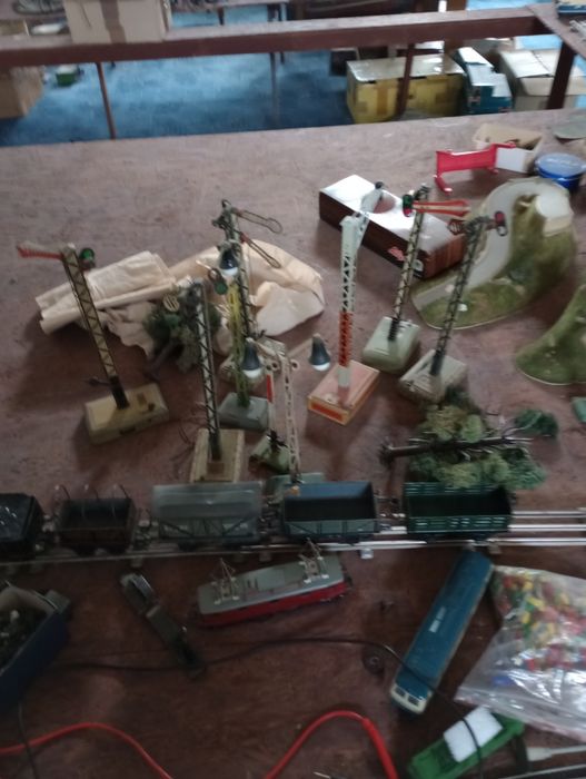 Semnale și stâlpi de iluminat, scara 0