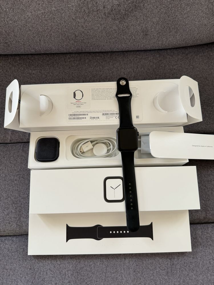 Apple watch 4 /space grey/44mm/fullbox