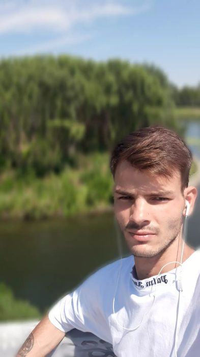 Продавам чисто нови блузи