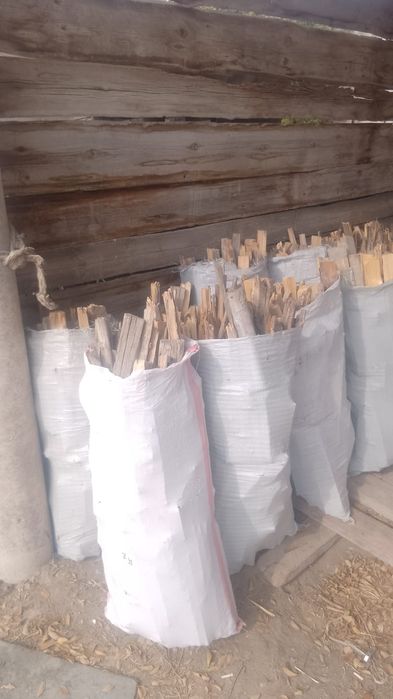 Ағаш отын сатылады