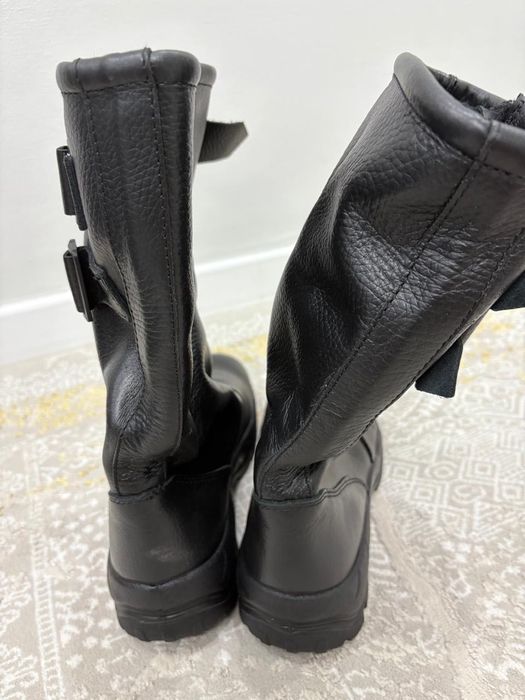 Спец. Одежда и кожаные сапоги