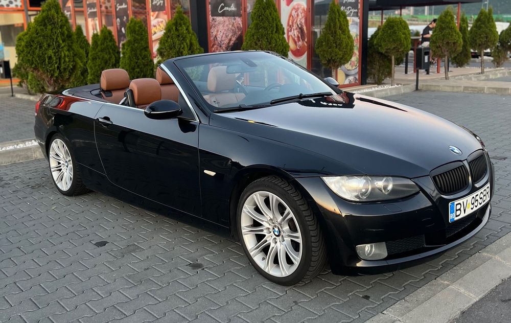 BMW 320i Cabrio.