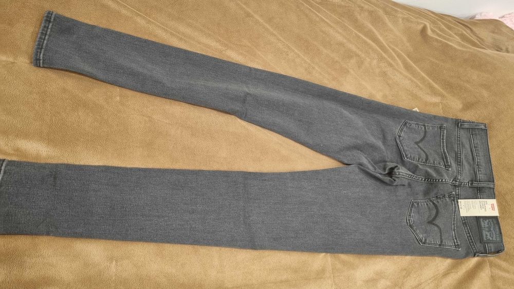 Дамски дънки Levi's и Tommy Hilfiger