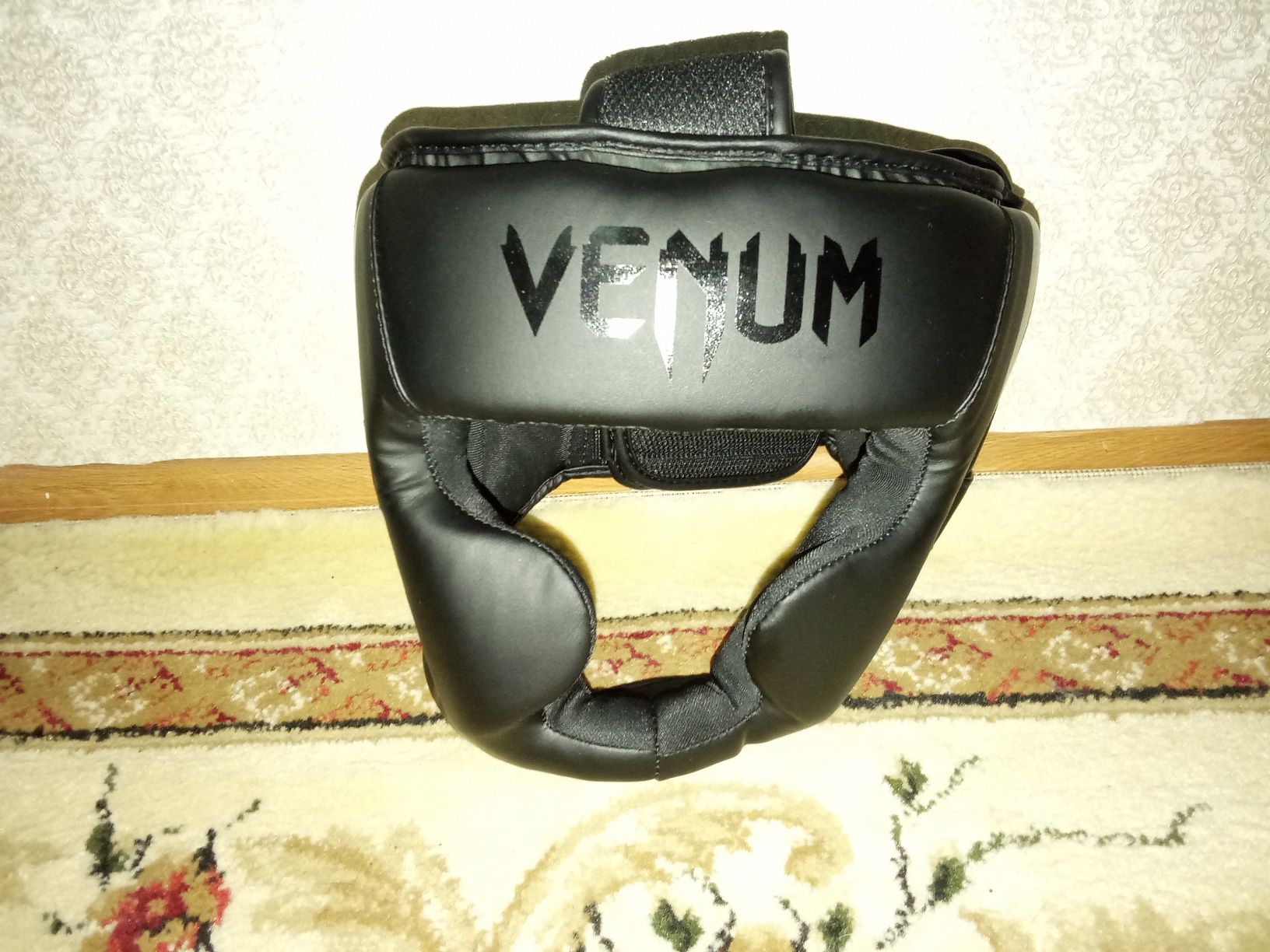 СРОЧНО! Продаётся шлем Venum.