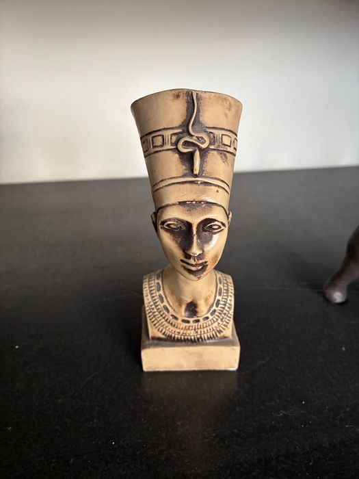 Статуетки на брой или общо