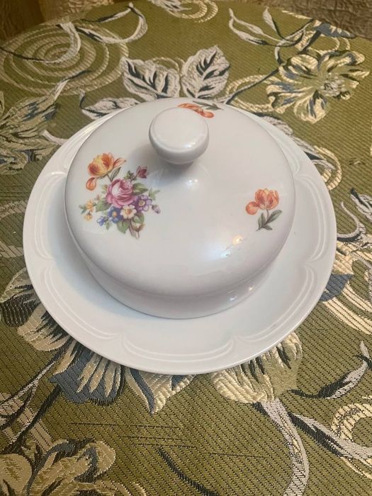 Маслёнки от сервизов.