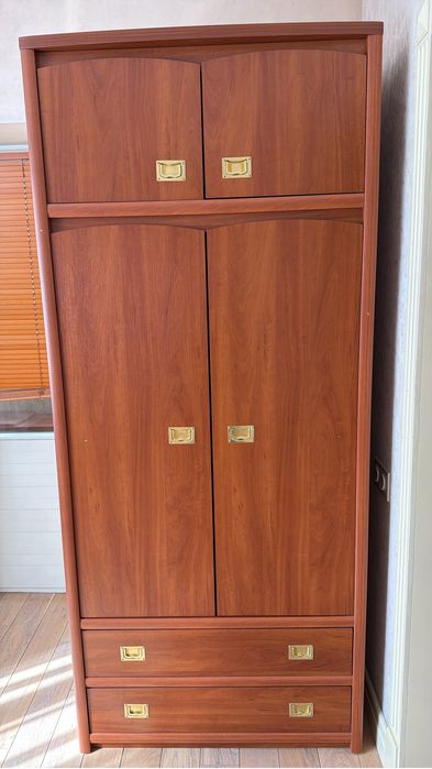 Шкаф со штангой для вешалок