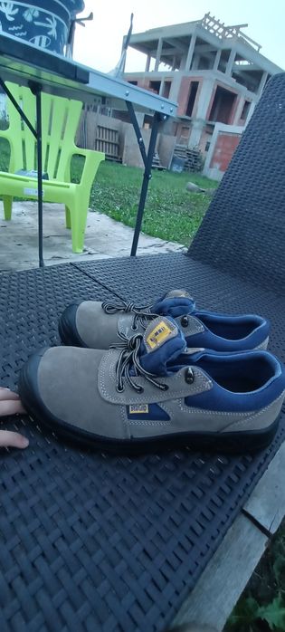 Vand pantofi/papuci de lucru 44