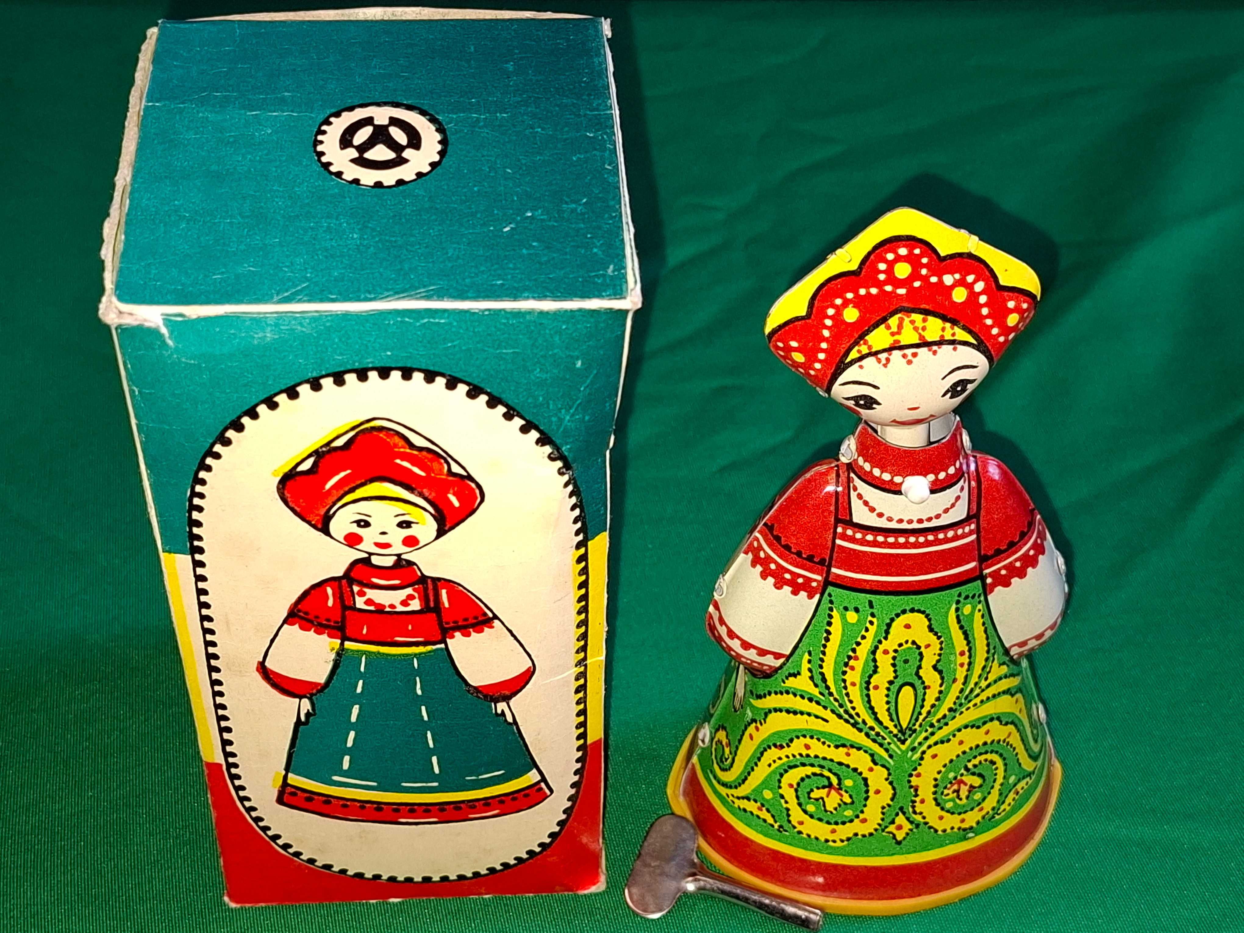 СССР стара руска механична ламаринена играчка Василиса Made in USSR