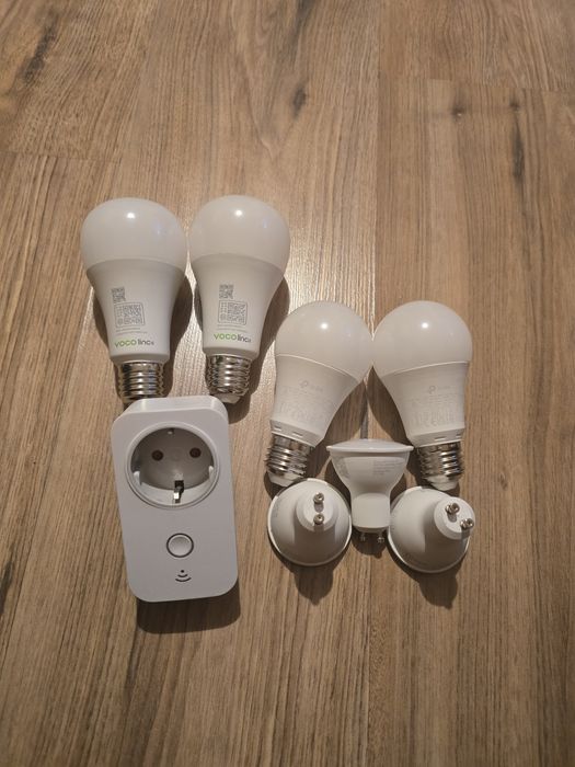 Умни крушки и контакт и лунички hama vocolinc tp-link  nous smart bulb