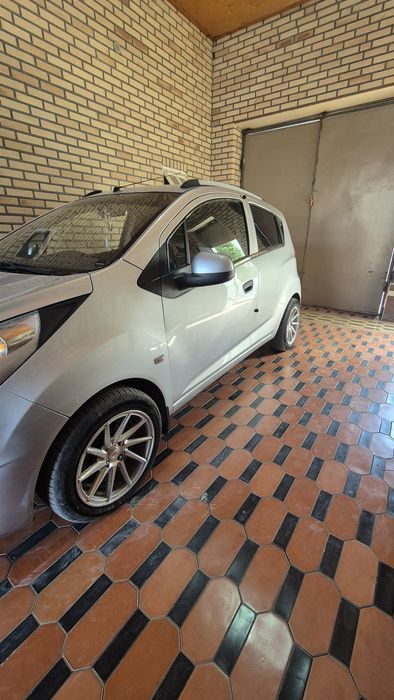 Spark mashinasi sotiladi