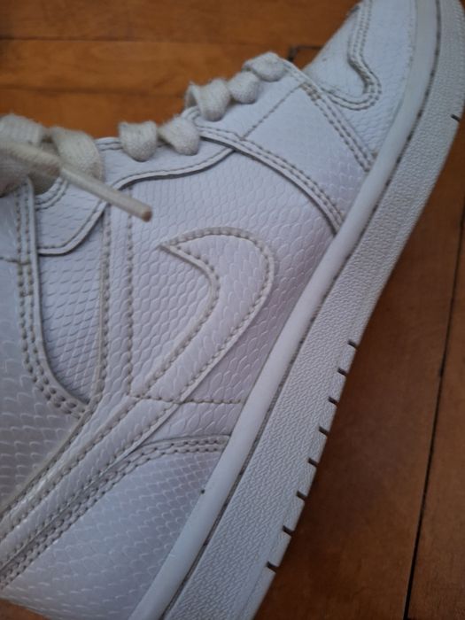 Nike Jordan 1 mid all white snakeskin unisex
