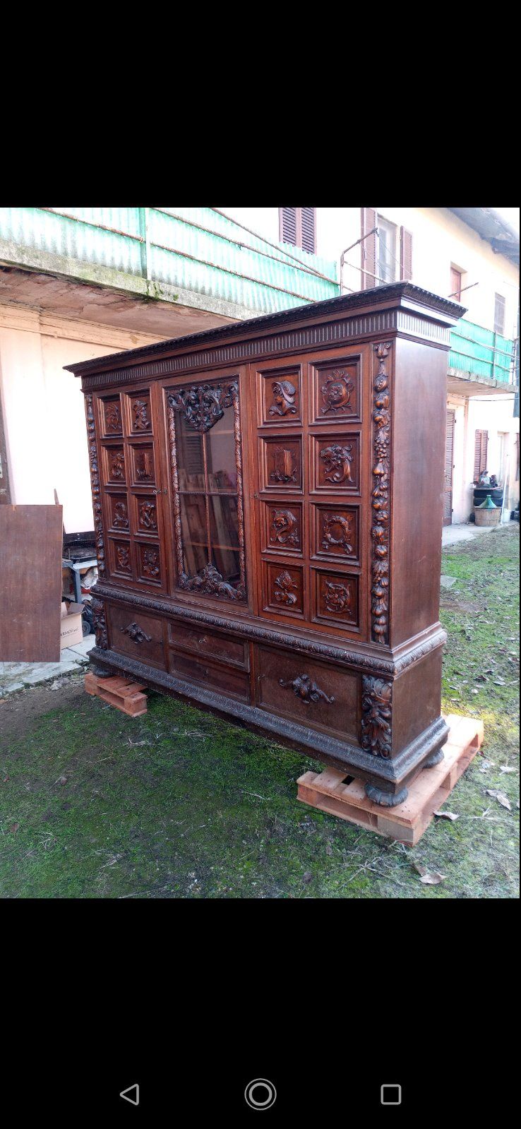 Италиански трапезен шкаф