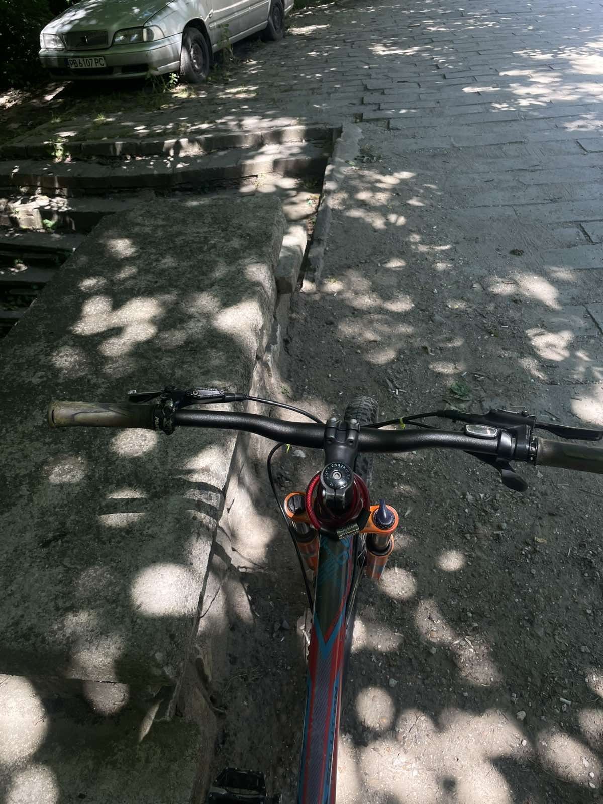 Продавам колело GENESIS 650
