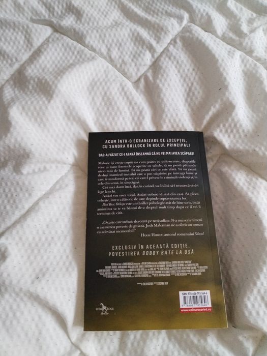 Vând cartea BIRD Box