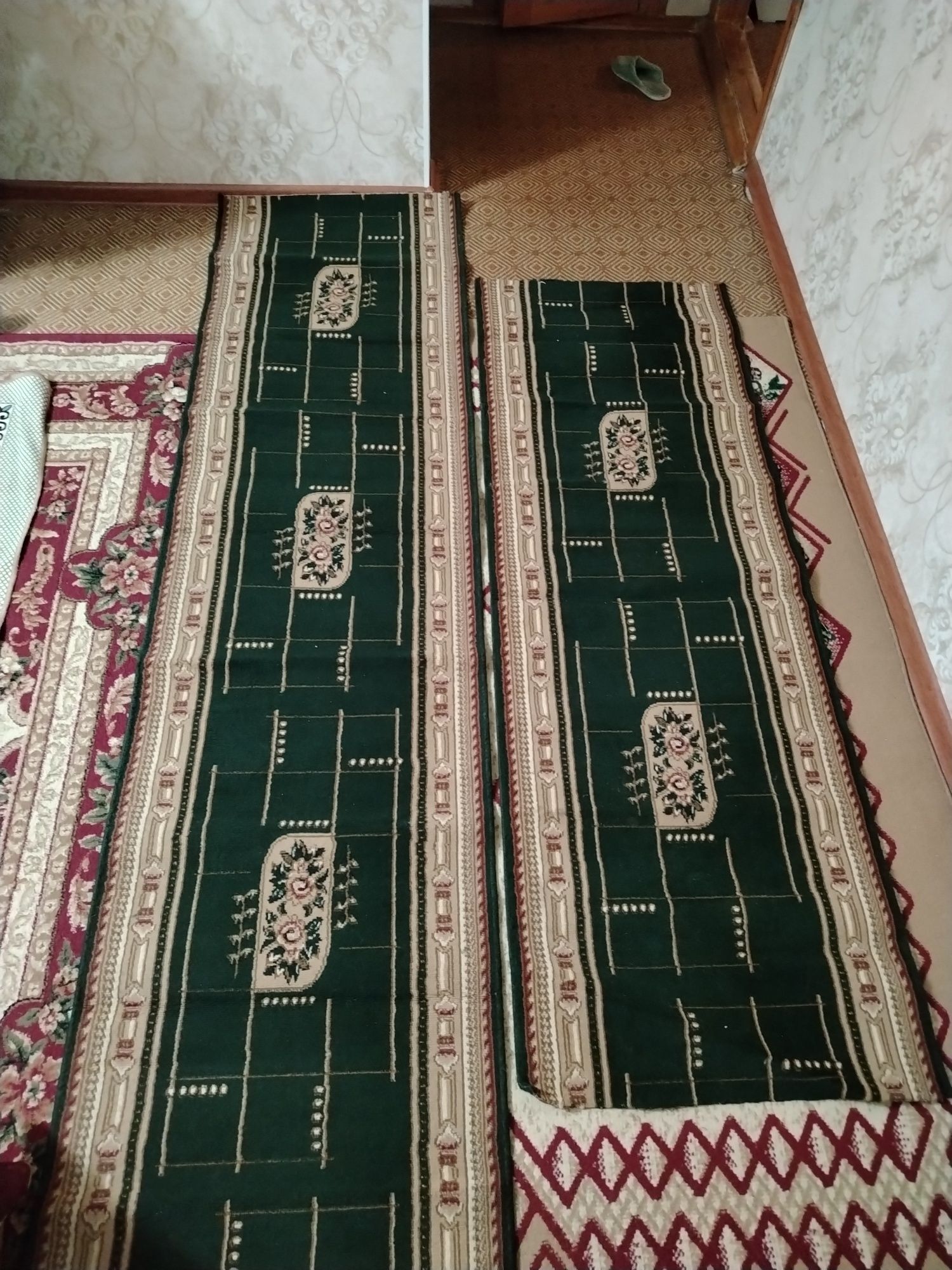 Продаётся ковёр дорожка