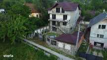 Casă de vânzare în Câmpulung, județ Argeș.