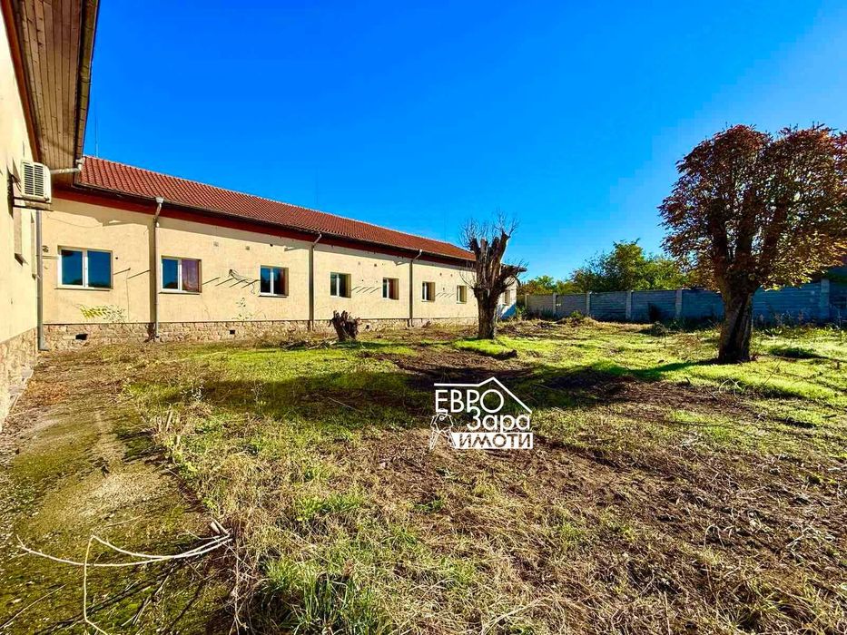 Масивна, обзаведена сграда /хотел/ за продажба в село Любеново