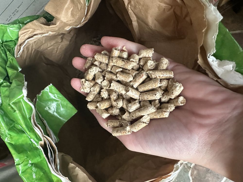 Asternut biodegradabil pentru litiera pisici