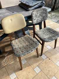 2 scaune din lemn tapisate, 50lei ambele