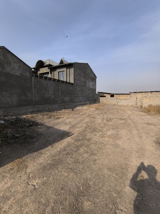 Земля 3,8 соток ХОНАБАД . ФАСАД 15 метров . Глубина 26 метров. 72.000.