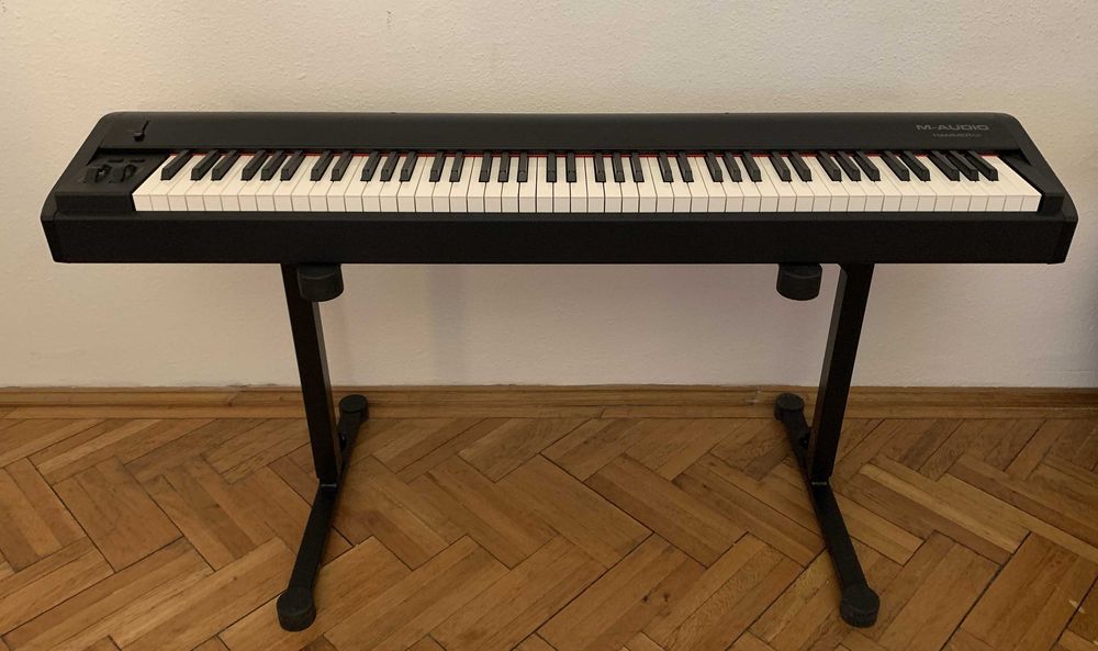M-AUDIO Hammer 88 - Claviatura MIDI + Stand K&M 18810 Omega